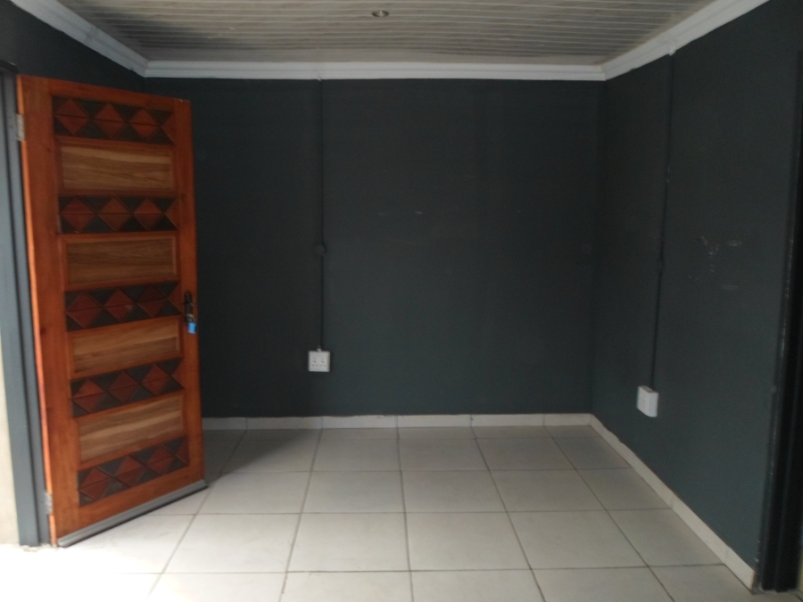 To Let 2 Bedroom Property for Rent in Unitas Park Gauteng