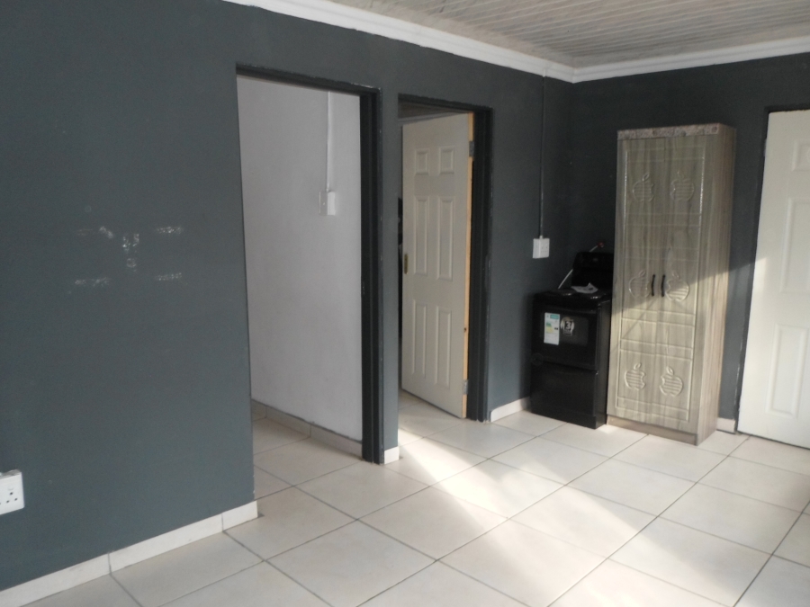 To Let 2 Bedroom Property for Rent in Unitas Park Gauteng