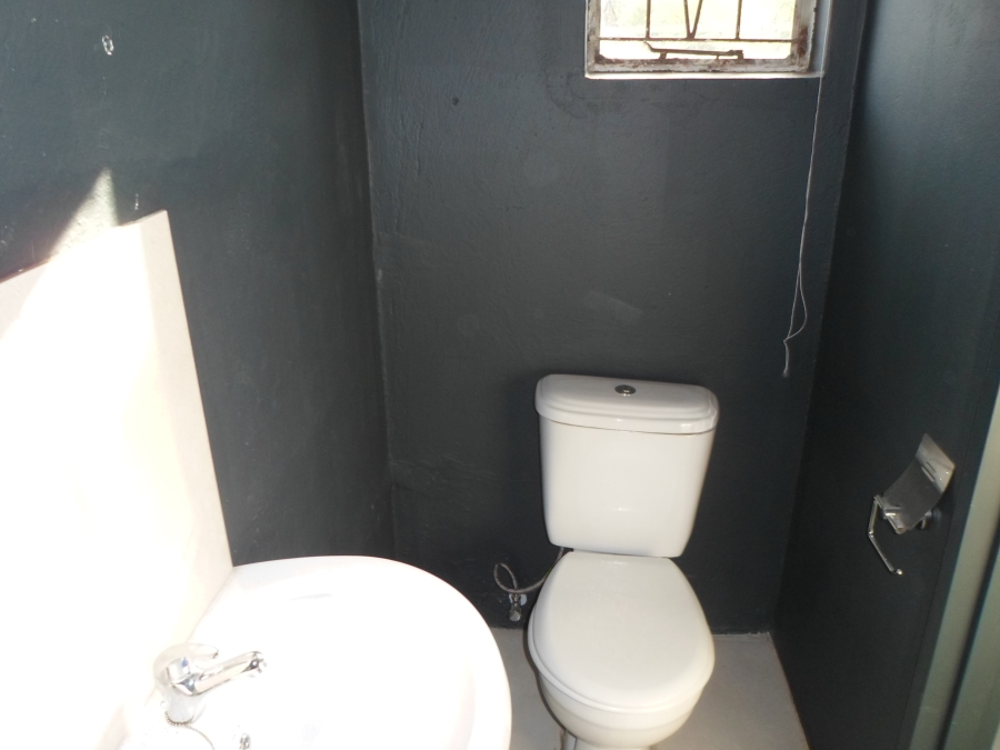 To Let 2 Bedroom Property for Rent in Unitas Park Gauteng