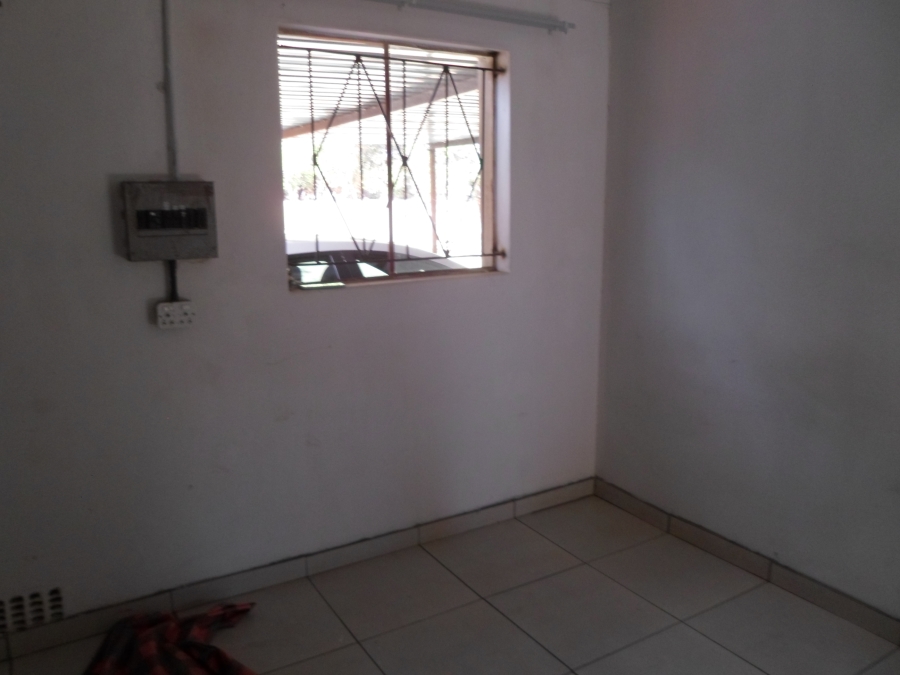 To Let 2 Bedroom Property for Rent in Unitas Park Gauteng