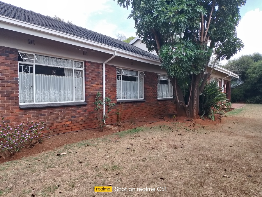 5 Bedroom Property for Sale in Bardene Gauteng