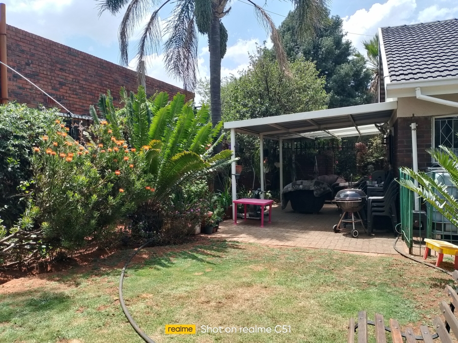 5 Bedroom Property for Sale in Bardene Gauteng