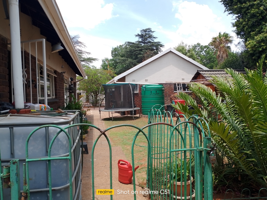 5 Bedroom Property for Sale in Bardene Gauteng