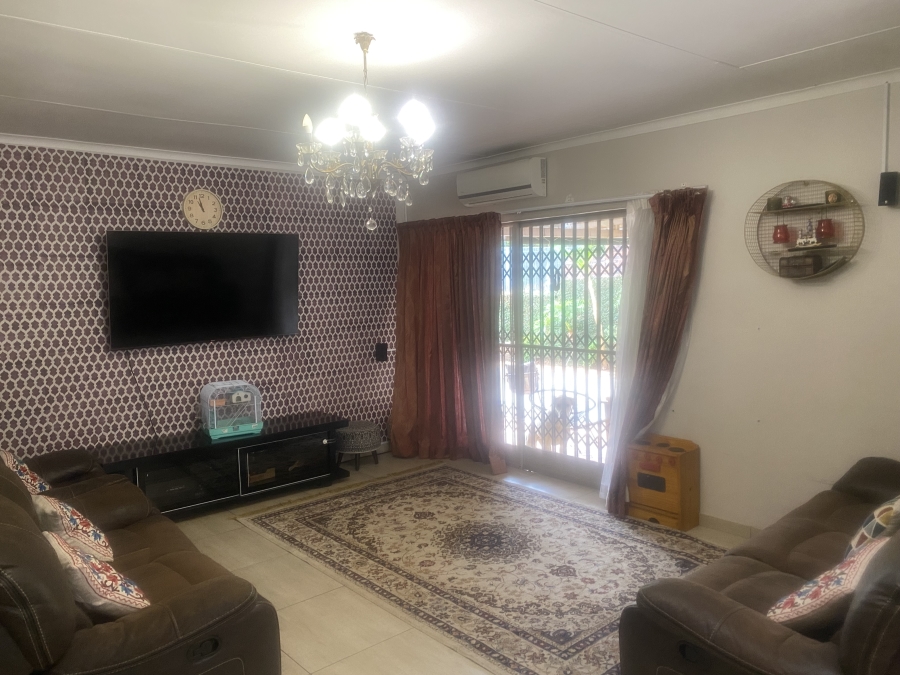 To Let 4 Bedroom Property for Rent in Faerie Glen Gauteng