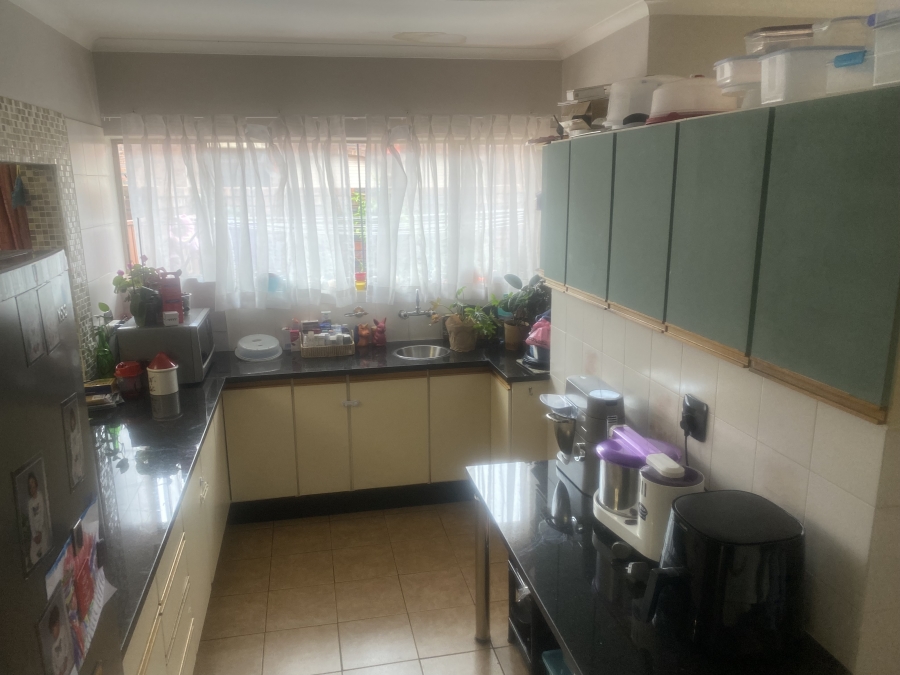 To Let 4 Bedroom Property for Rent in Faerie Glen Gauteng