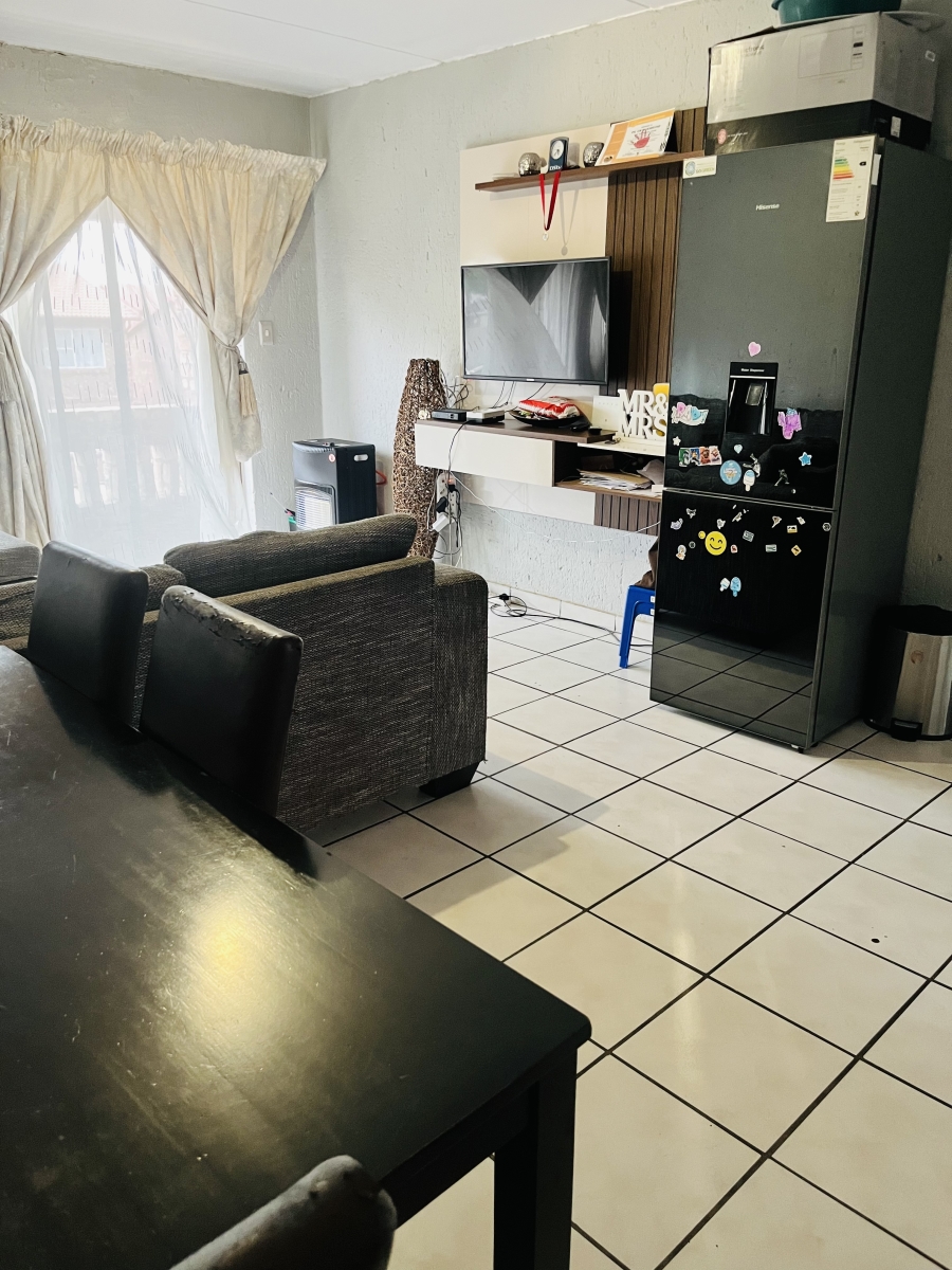 To Let 2 Bedroom Property for Rent in Buccleuch Gauteng