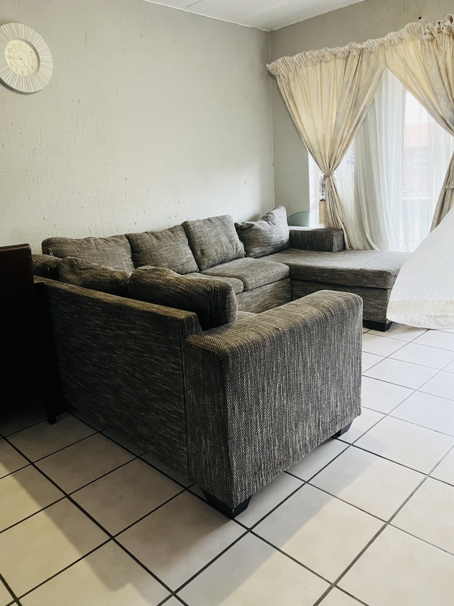 To Let 2 Bedroom Property for Rent in Buccleuch Gauteng