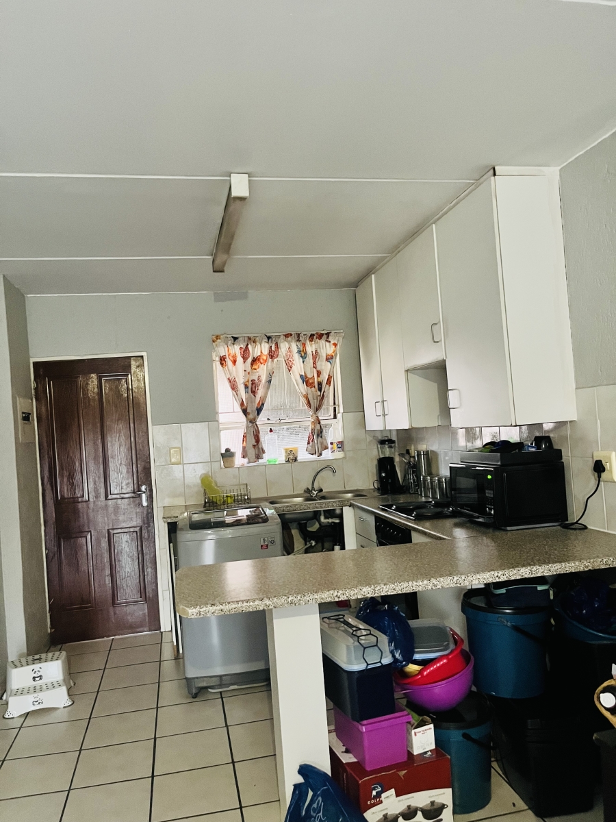 To Let 2 Bedroom Property for Rent in Buccleuch Gauteng