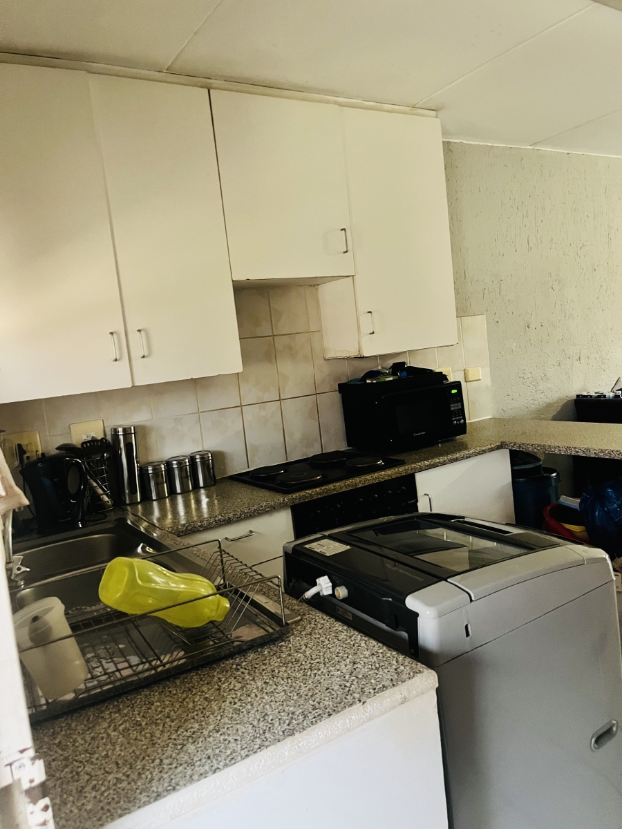 To Let 2 Bedroom Property for Rent in Buccleuch Gauteng