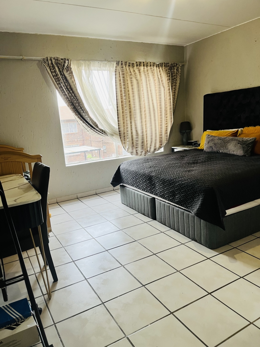 To Let 2 Bedroom Property for Rent in Buccleuch Gauteng