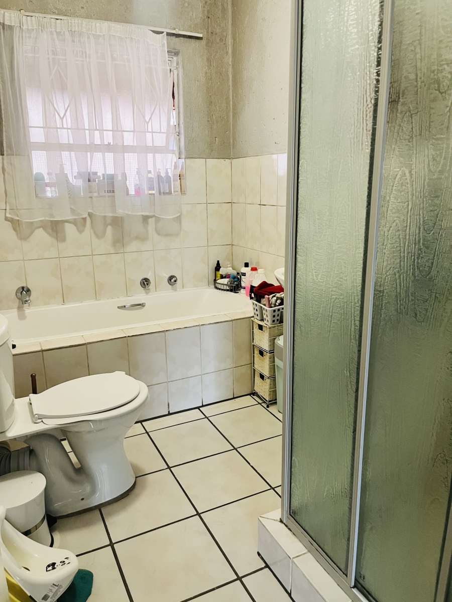 To Let 2 Bedroom Property for Rent in Buccleuch Gauteng