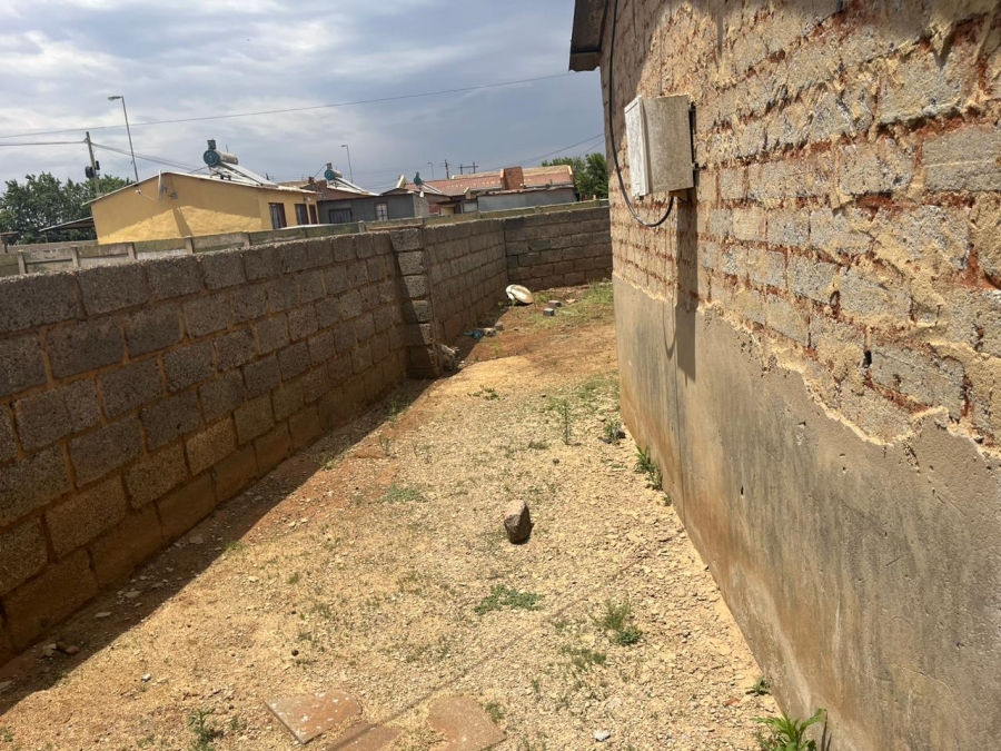 1 Bedroom Property for Sale in Kwenele Gauteng