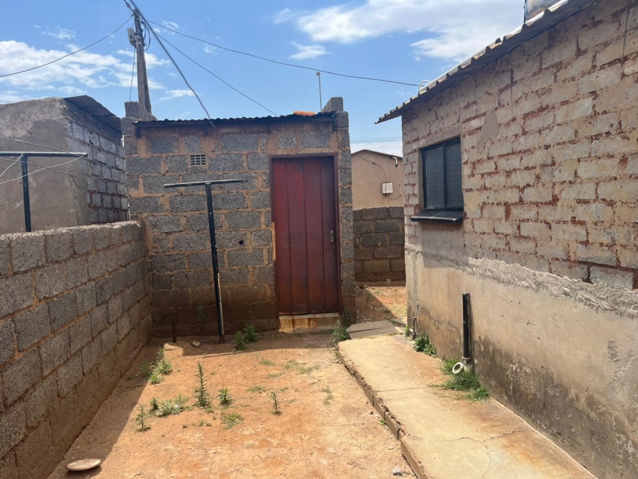 1 Bedroom Property for Sale in Kwenele Gauteng