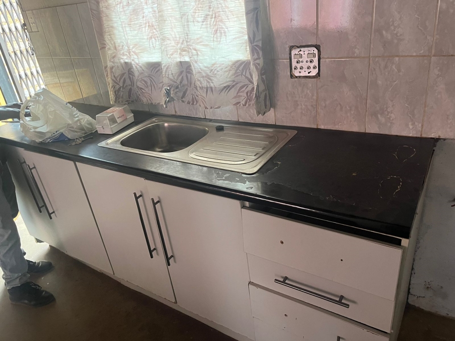 1 Bedroom Property for Sale in Kwenele Gauteng