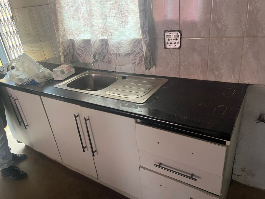 1 Bedroom Property for Sale in Kwenele Gauteng