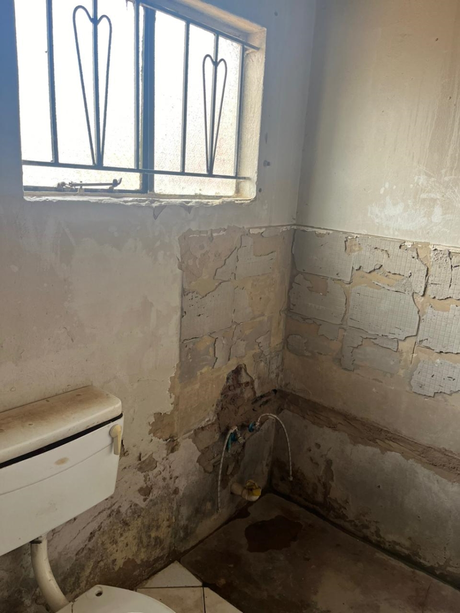 1 Bedroom Property for Sale in Kwenele Gauteng