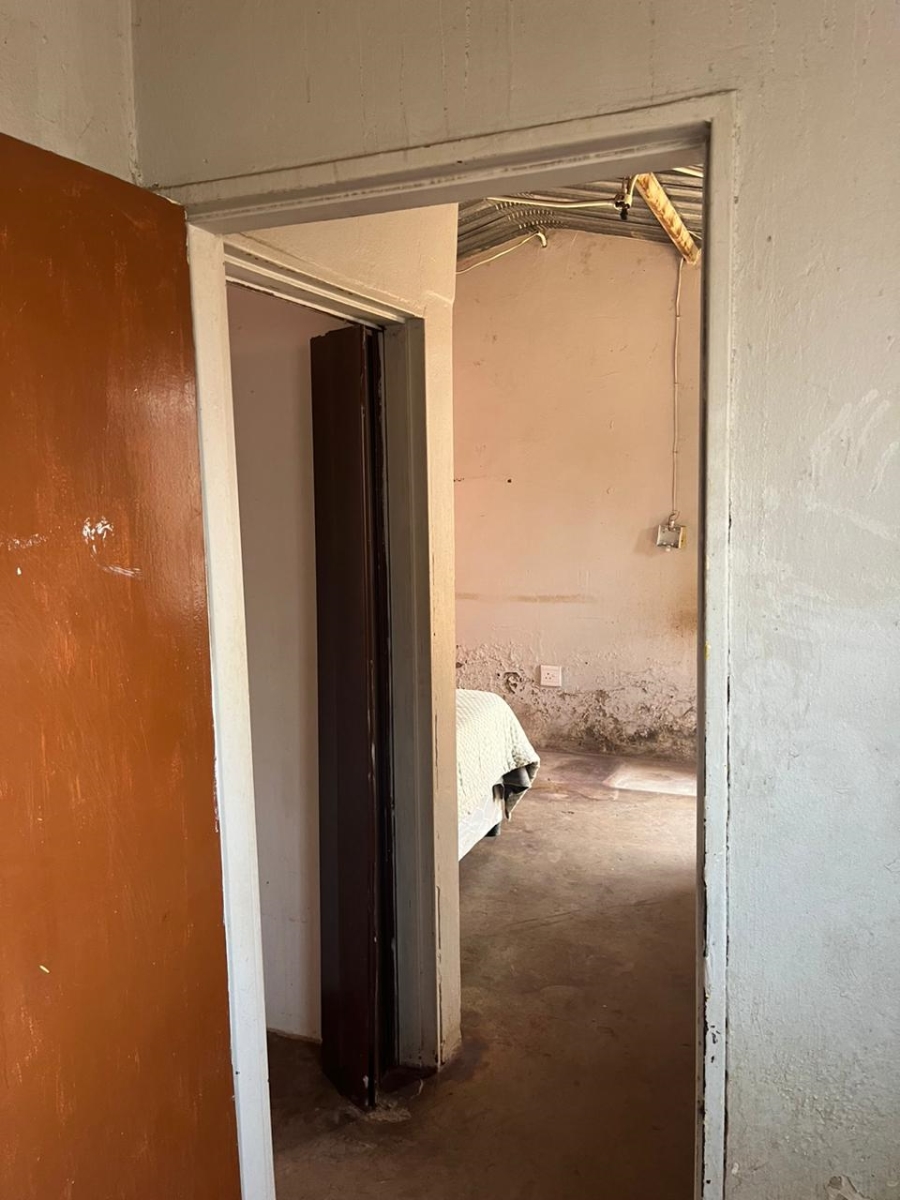 1 Bedroom Property for Sale in Kwenele Gauteng