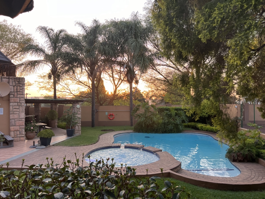 To Let 2 Bedroom Property for Rent in Douglasdale Gauteng