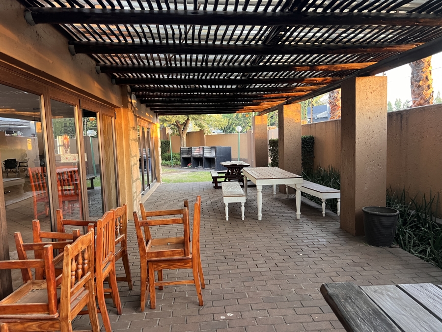 To Let 2 Bedroom Property for Rent in Douglasdale Gauteng