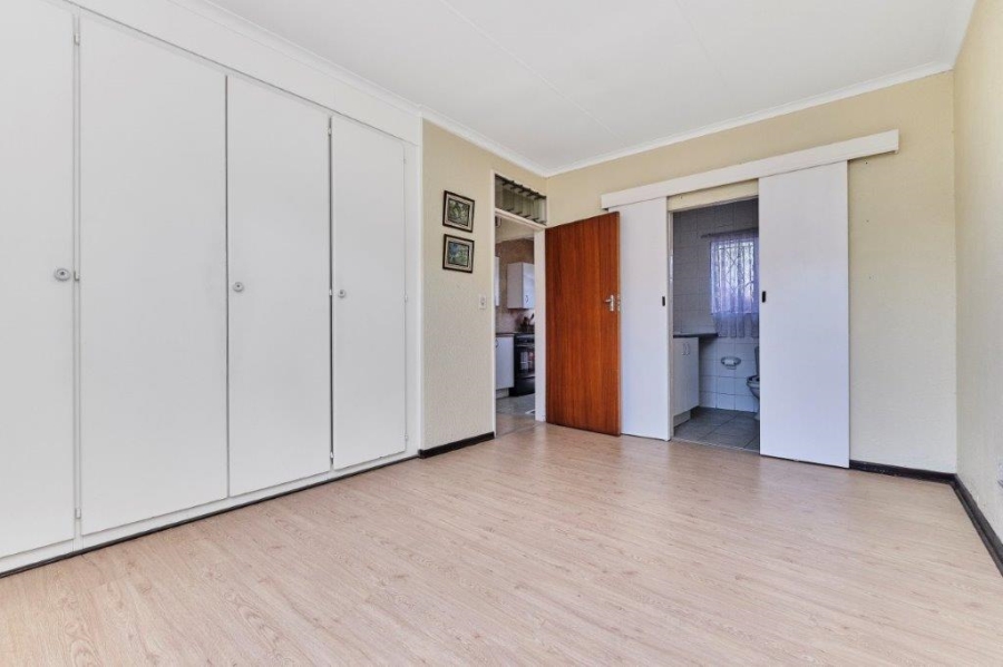 1 Bedroom Property for Sale in Bromhof Gauteng