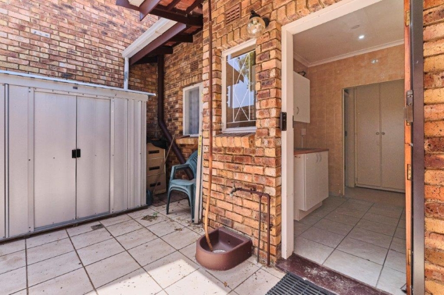 1 Bedroom Property for Sale in Bromhof Gauteng