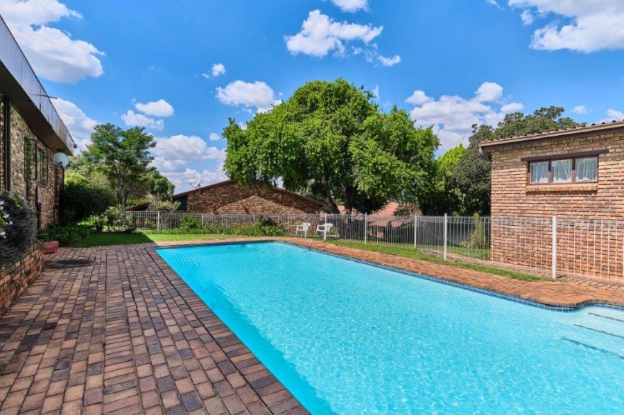 1 Bedroom Property for Sale in Bromhof Gauteng