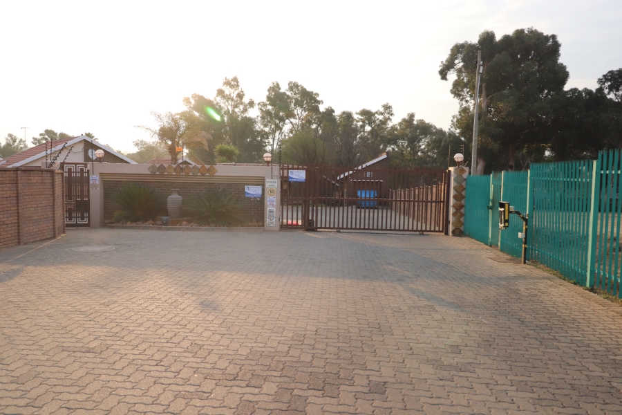 To Let 1 Bedroom Property for Rent in Allen Grove Gauteng