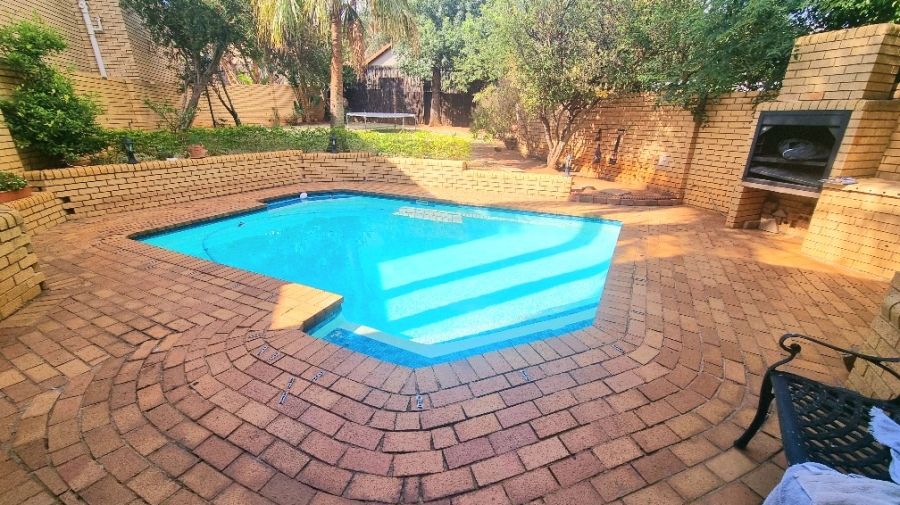 4 Bedroom Property for Sale in Halfway Gardens Gauteng