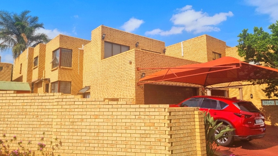 4 Bedroom Property for Sale in Halfway Gardens Gauteng