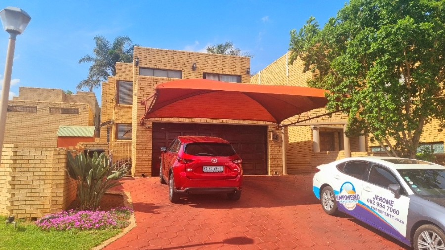 4 Bedroom Property for Sale in Halfway Gardens Gauteng