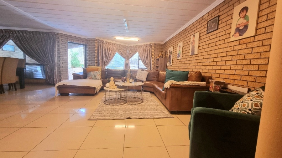 4 Bedroom Property for Sale in Halfway Gardens Gauteng