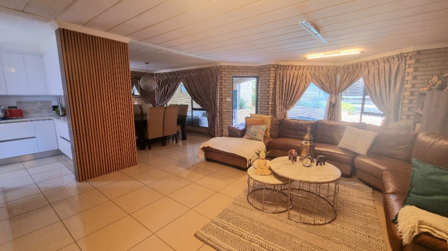 4 Bedroom Property for Sale in Halfway Gardens Gauteng