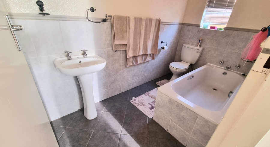 3 Bedroom Property for Sale in Halfway Gardens Gauteng