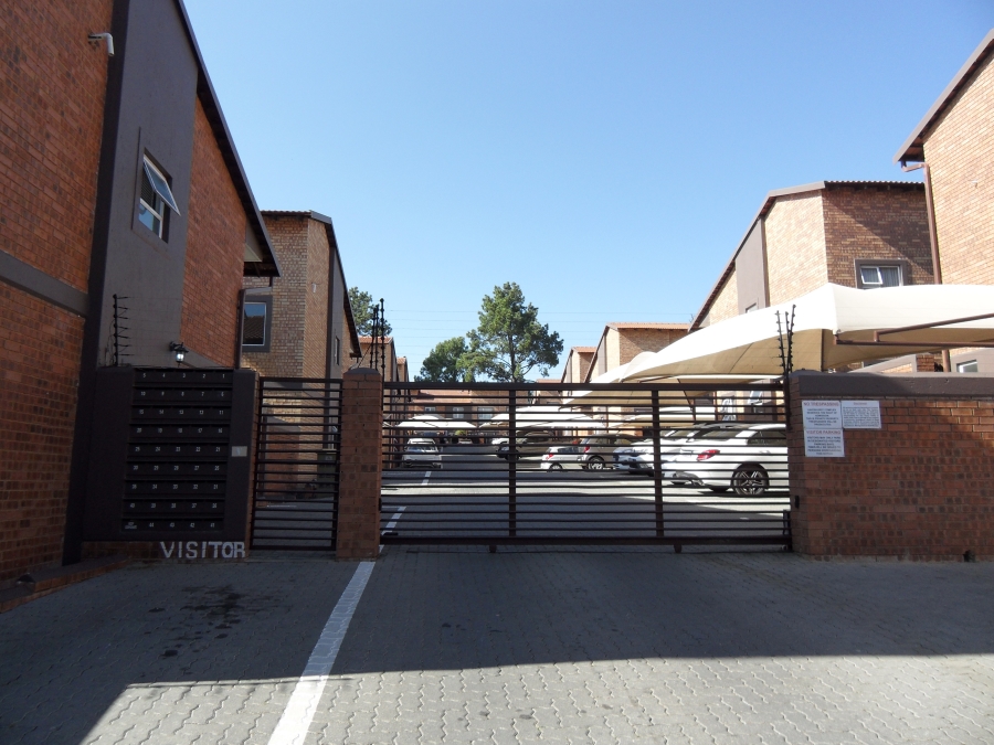 To Let 2 Bedroom Property for Rent in Lyndhurst Gauteng