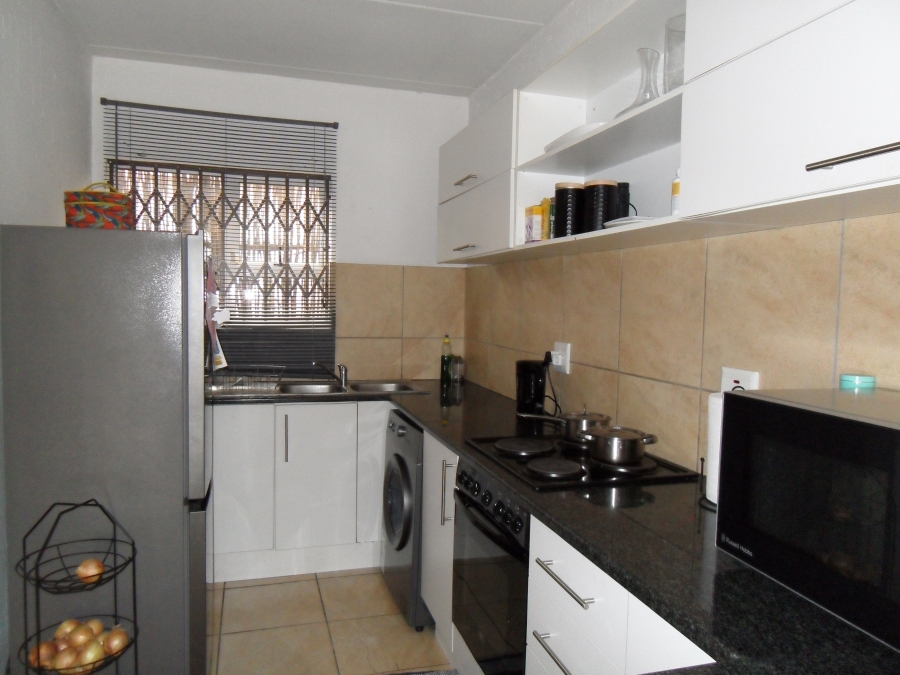 To Let 2 Bedroom Property for Rent in Lyndhurst Gauteng