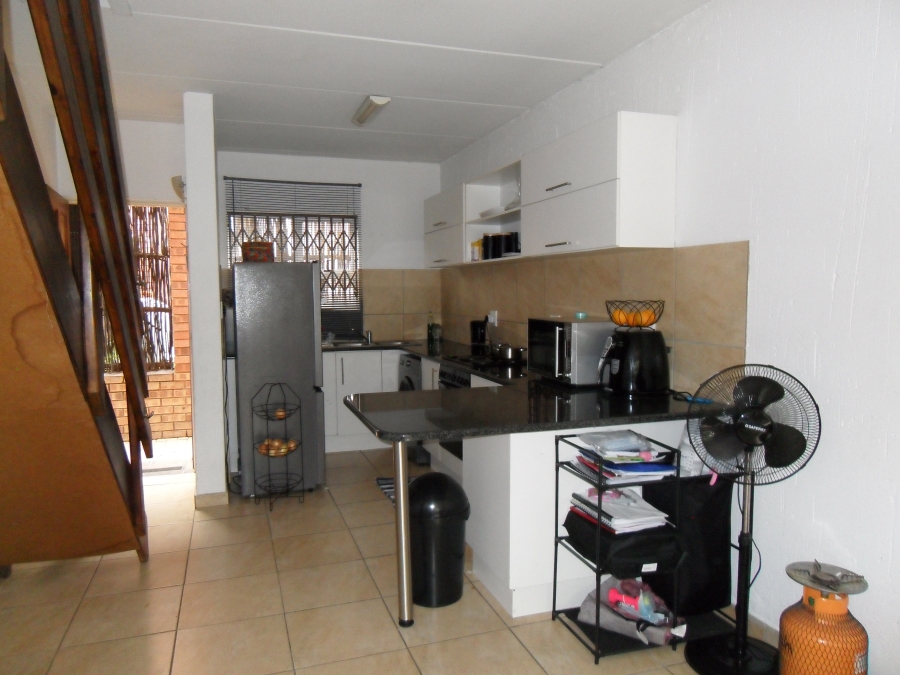 To Let 2 Bedroom Property for Rent in Lyndhurst Gauteng