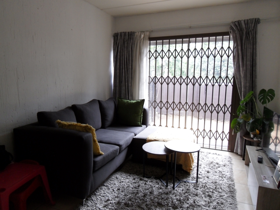 To Let 2 Bedroom Property for Rent in Lyndhurst Gauteng