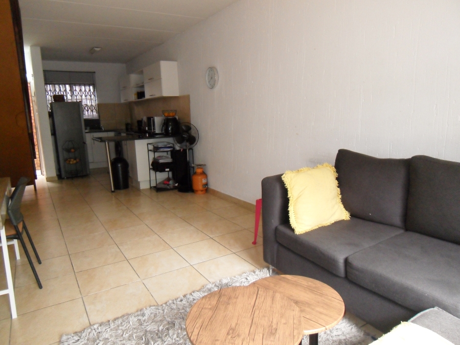 To Let 2 Bedroom Property for Rent in Lyndhurst Gauteng