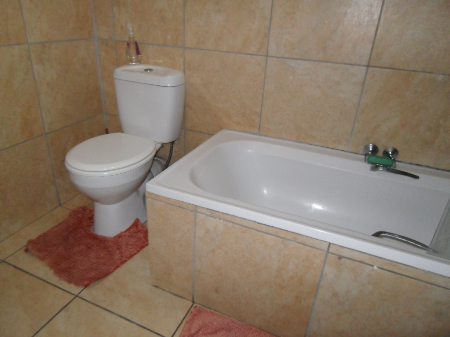 To Let 2 Bedroom Property for Rent in Lyndhurst Gauteng