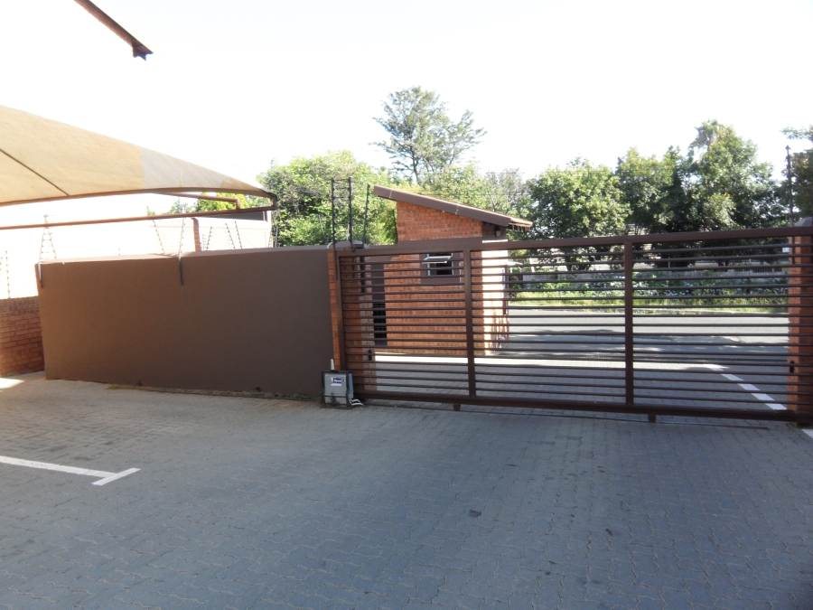 To Let 2 Bedroom Property for Rent in Lyndhurst Gauteng