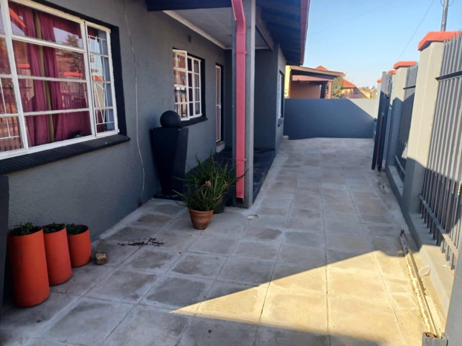 To Let 5 Bedroom Property for Rent in Krugersdorp West Gauteng