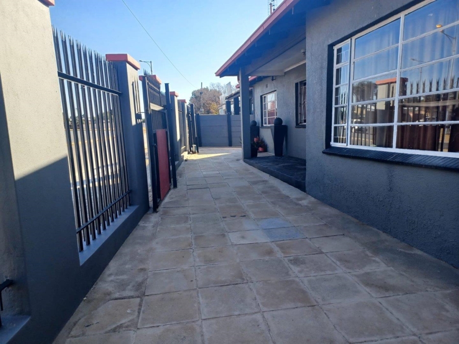 To Let 5 Bedroom Property for Rent in Krugersdorp West Gauteng