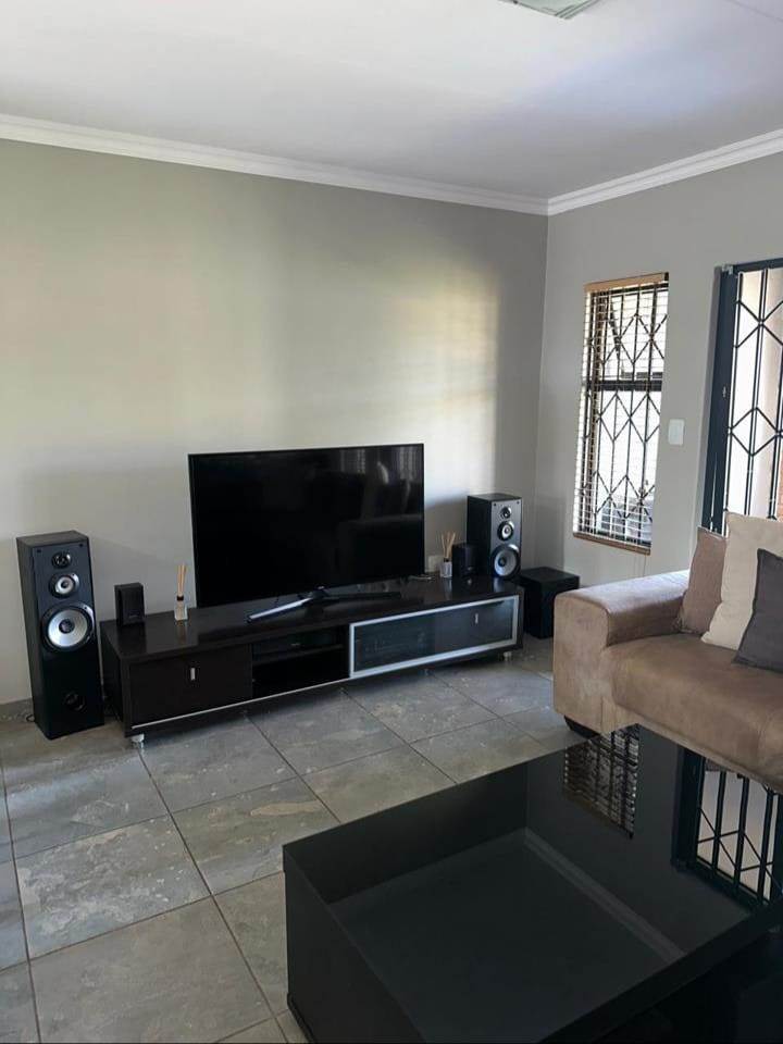 To Let 2 Bedroom Property for Rent in Noordwyk Gauteng