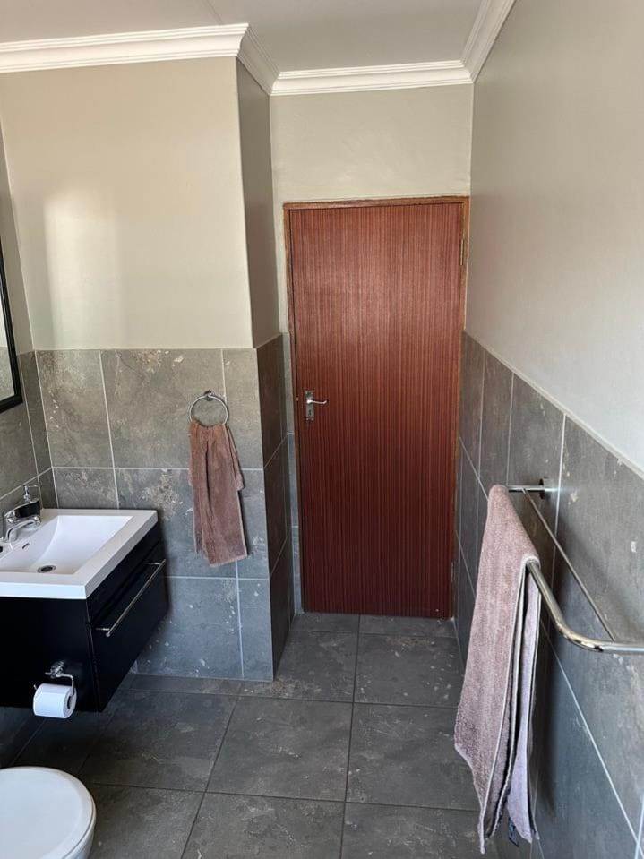 To Let 2 Bedroom Property for Rent in Noordwyk Gauteng