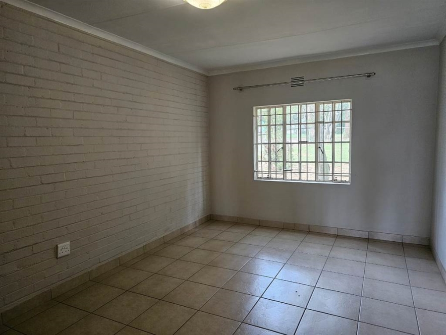 To Let 4 Bedroom Property for Rent in Blue Hills Gauteng