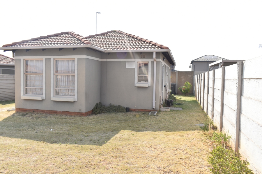 To Let 3 Bedroom Property for Rent in Andeon Gauteng