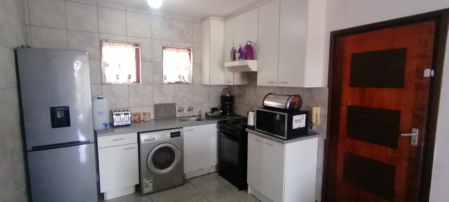 To Let 2 Bedroom Property for Rent in Wilro Park Gauteng