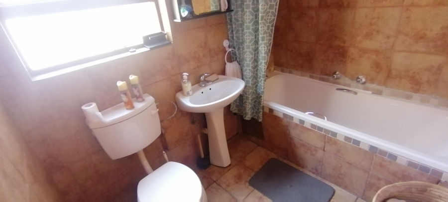 To Let 2 Bedroom Property for Rent in Wilro Park Gauteng