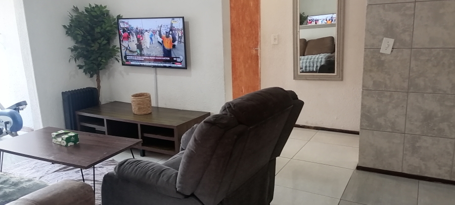 To Let 2 Bedroom Property for Rent in Wilro Park Gauteng