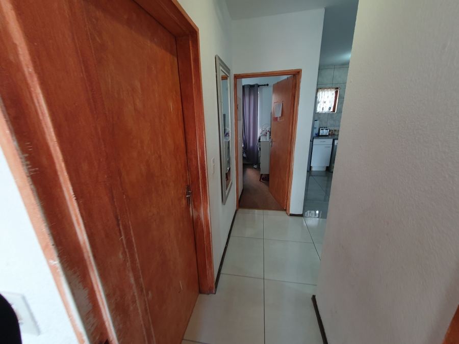 To Let 2 Bedroom Property for Rent in Wilro Park Gauteng